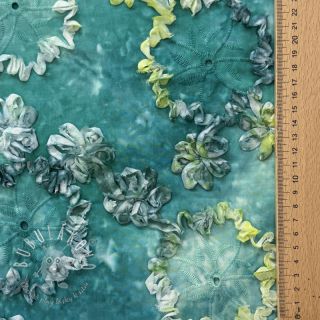 Bavlnená látka TIE DYE EMBROIDERY Eva tape design B