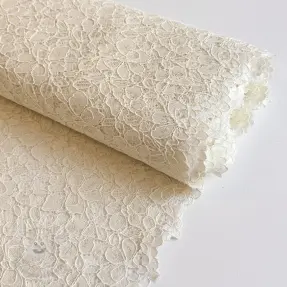 Čipka Scallop design B off white